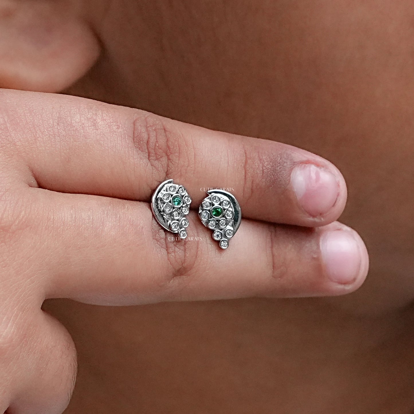 Round Diamond Snail Shaped Stud