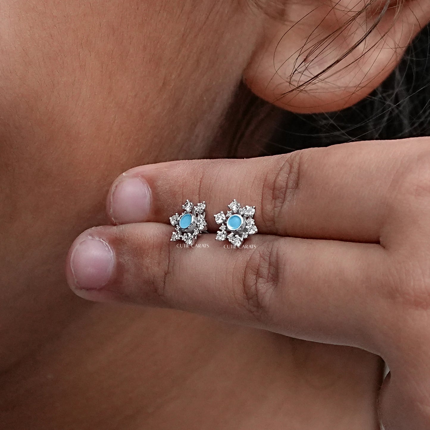 Round Diamond Snowflake Stud